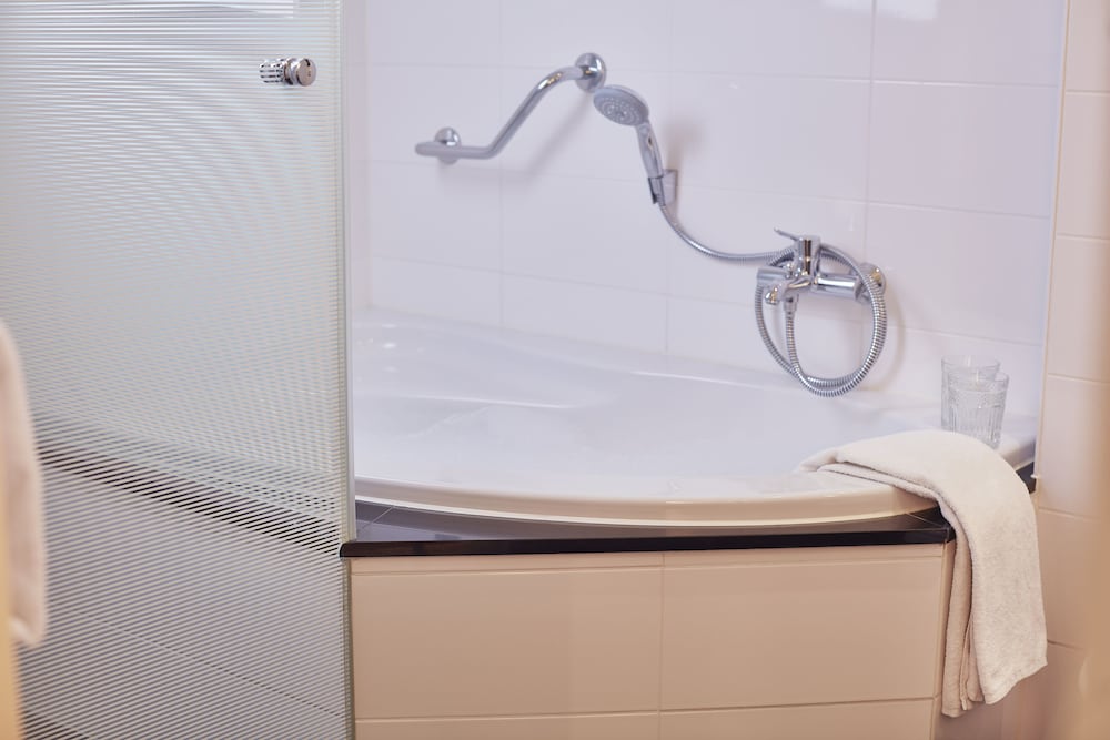 The Guest Suite with Bubble Bath - Photo 6