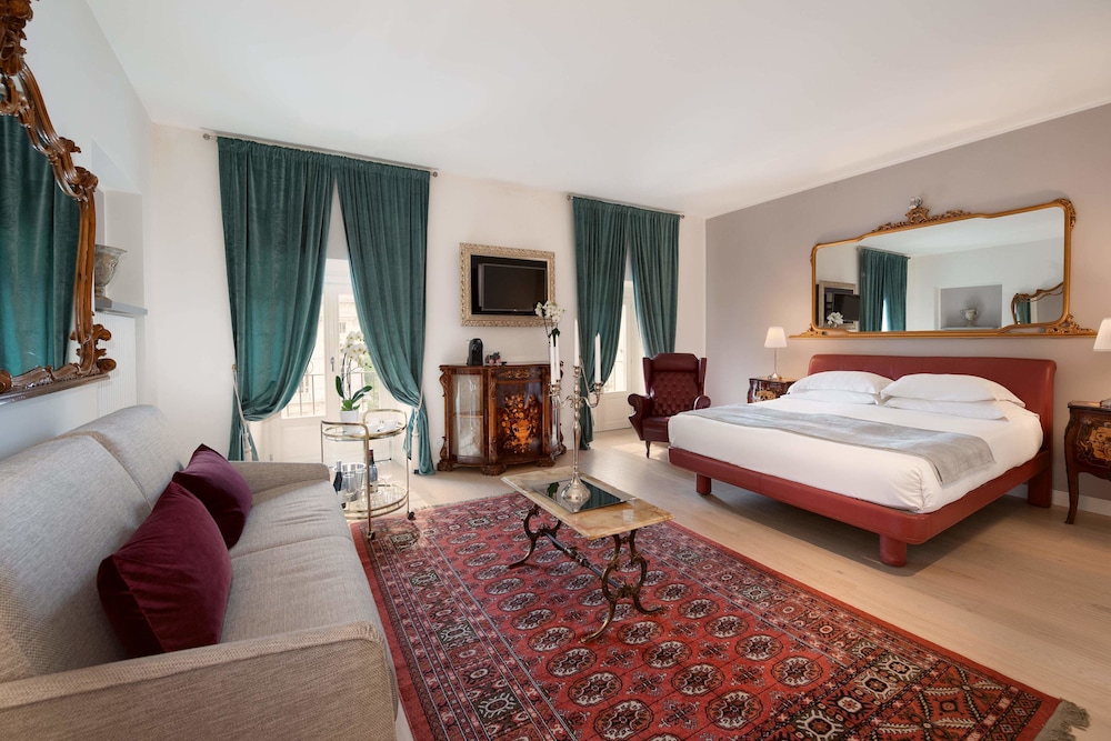 Grand Double Room, City View photo 1