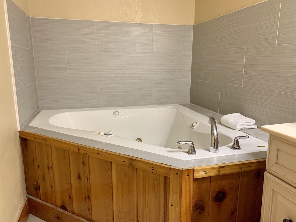 City Suite, 2 Queen Beds - Photo 6