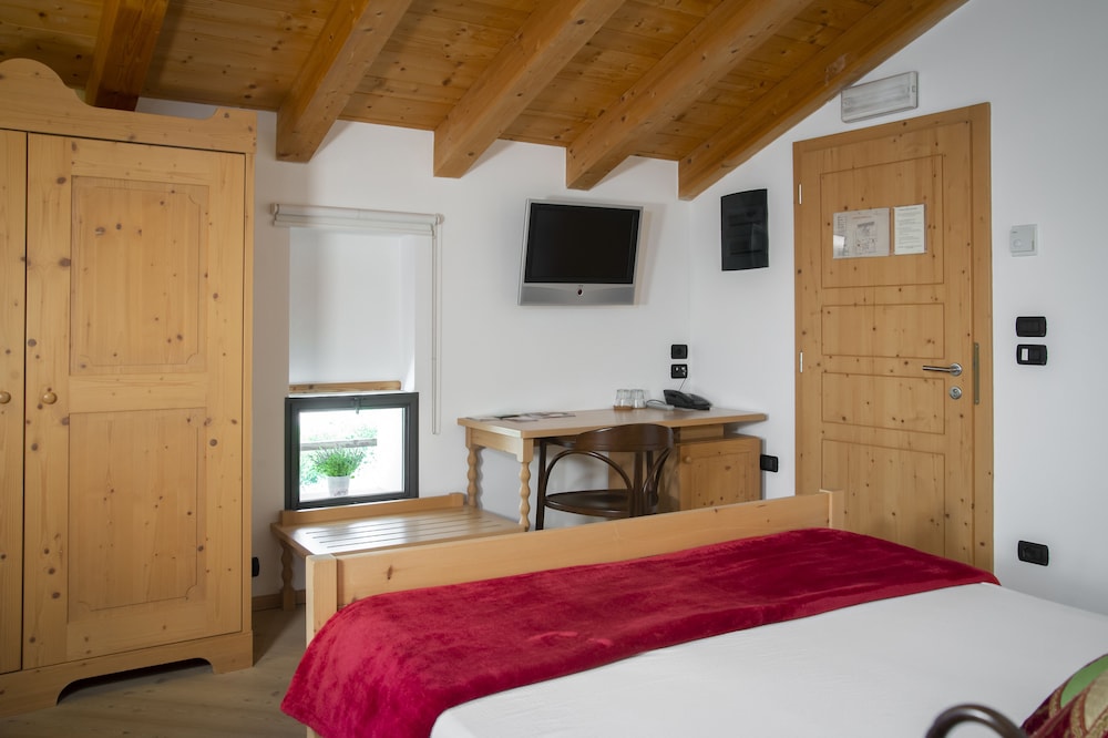 Standard Double Room photo 3