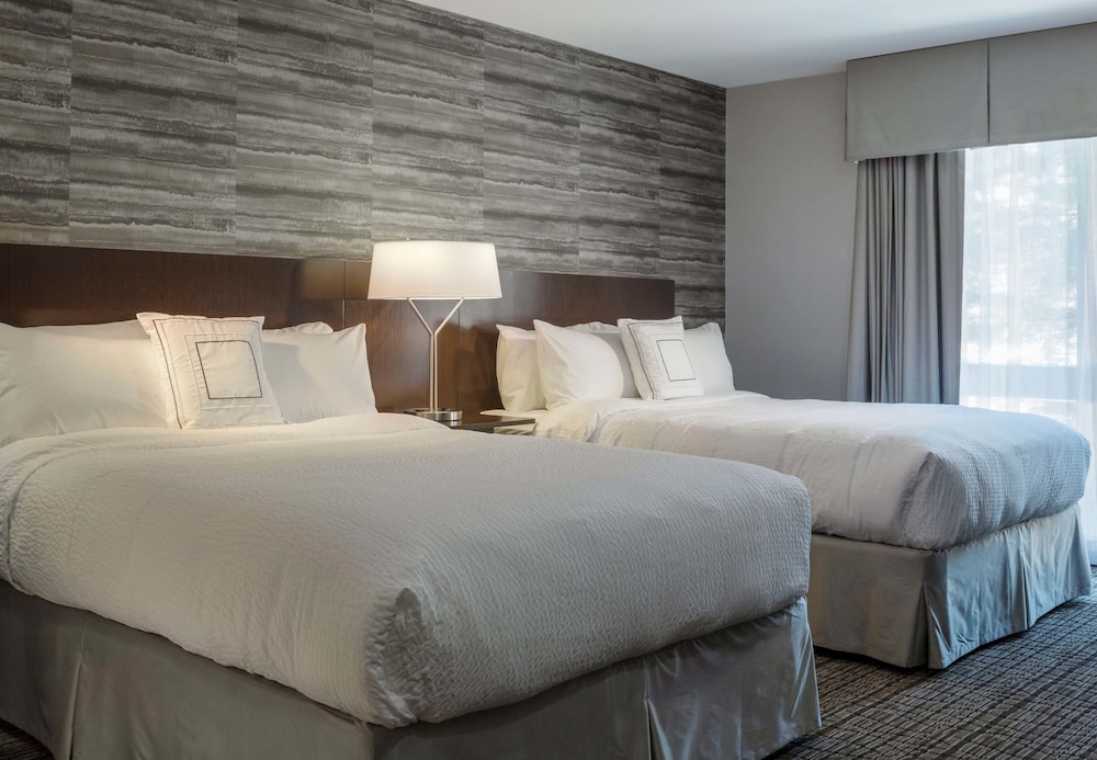 Room, 2 Queen Beds (Mobility Accessible, Tub) - Photo 1