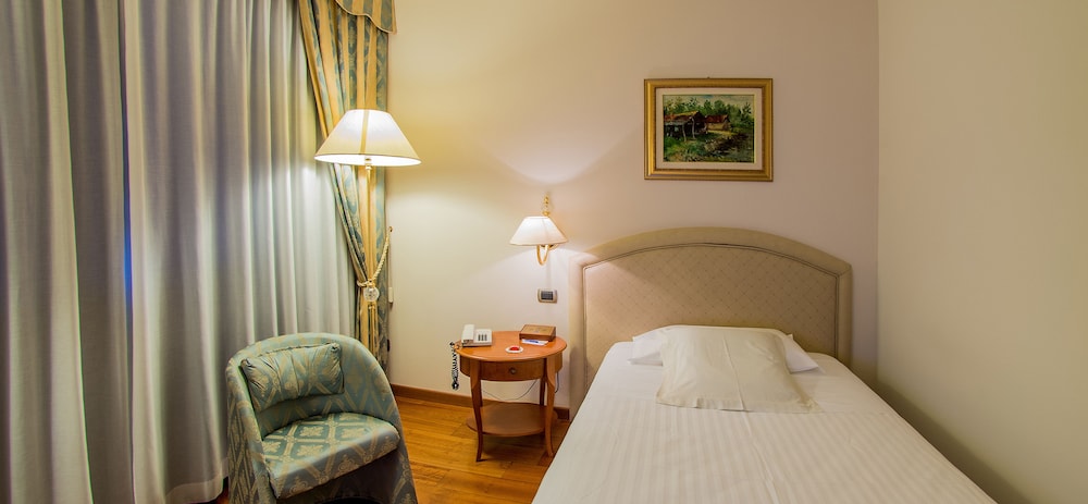 Standard Room, 1 Large Twin Bed - Photo 2