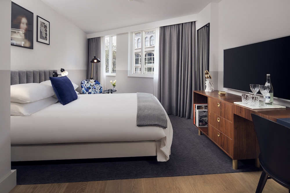 Room, 1 Queen Bed (Essential)