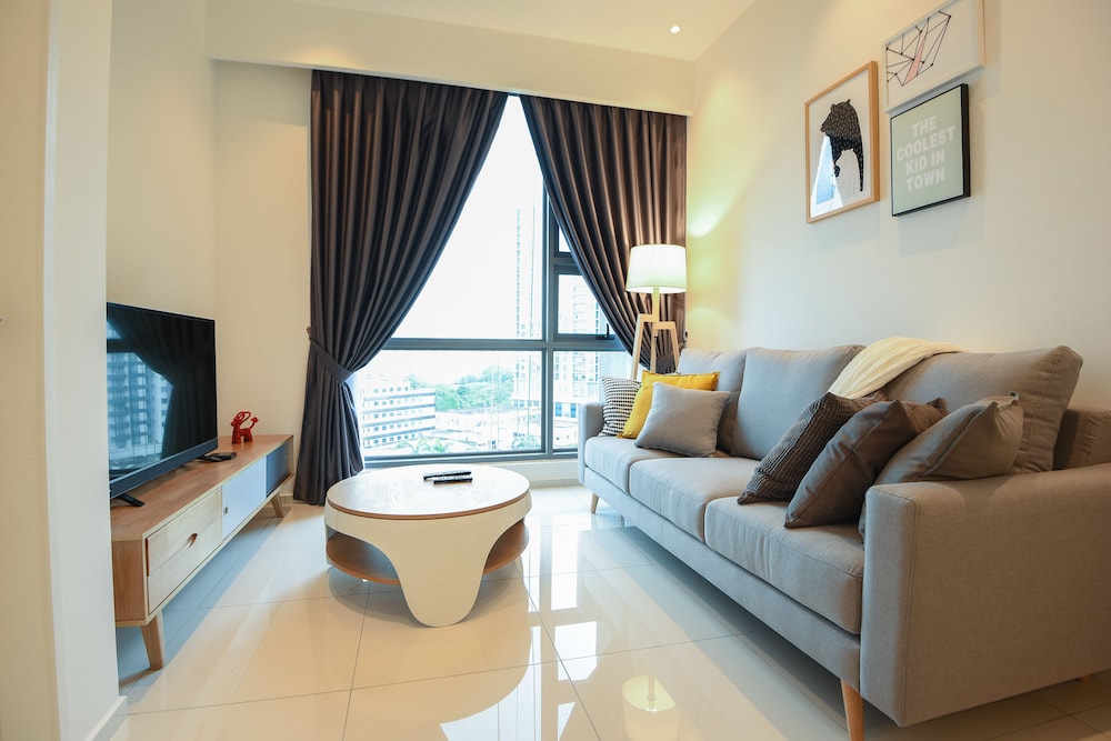 Luxury Condo, Multiple Beds