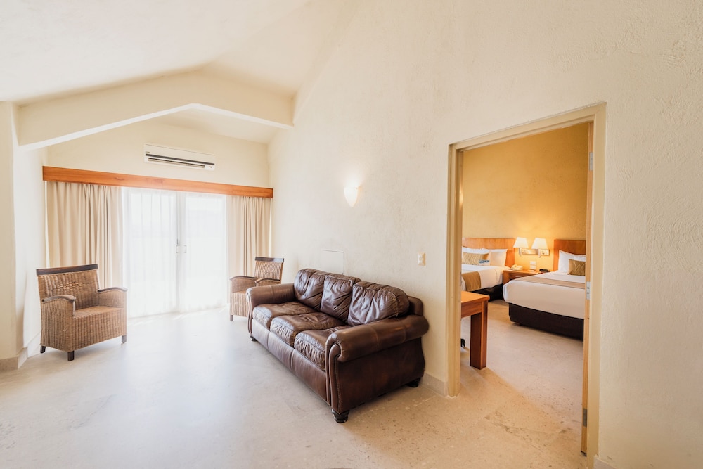 Suite, Non Smoking (2 Rooms, 2 Double beds with Sofa bed) - Photo 17