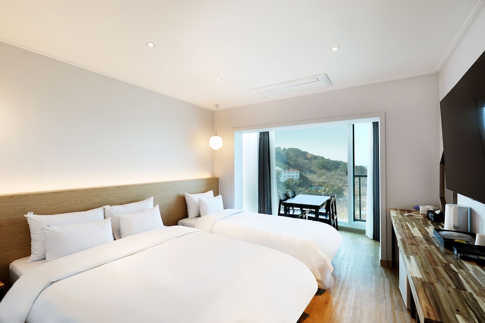 Deluxe Twin Room photo 3