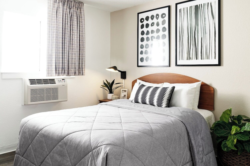 Upgrade 1 Queen Bed