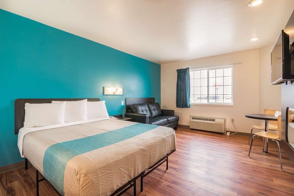 Superior Room, 1 King Bed, Non Smoking, Hot Tub photo 1