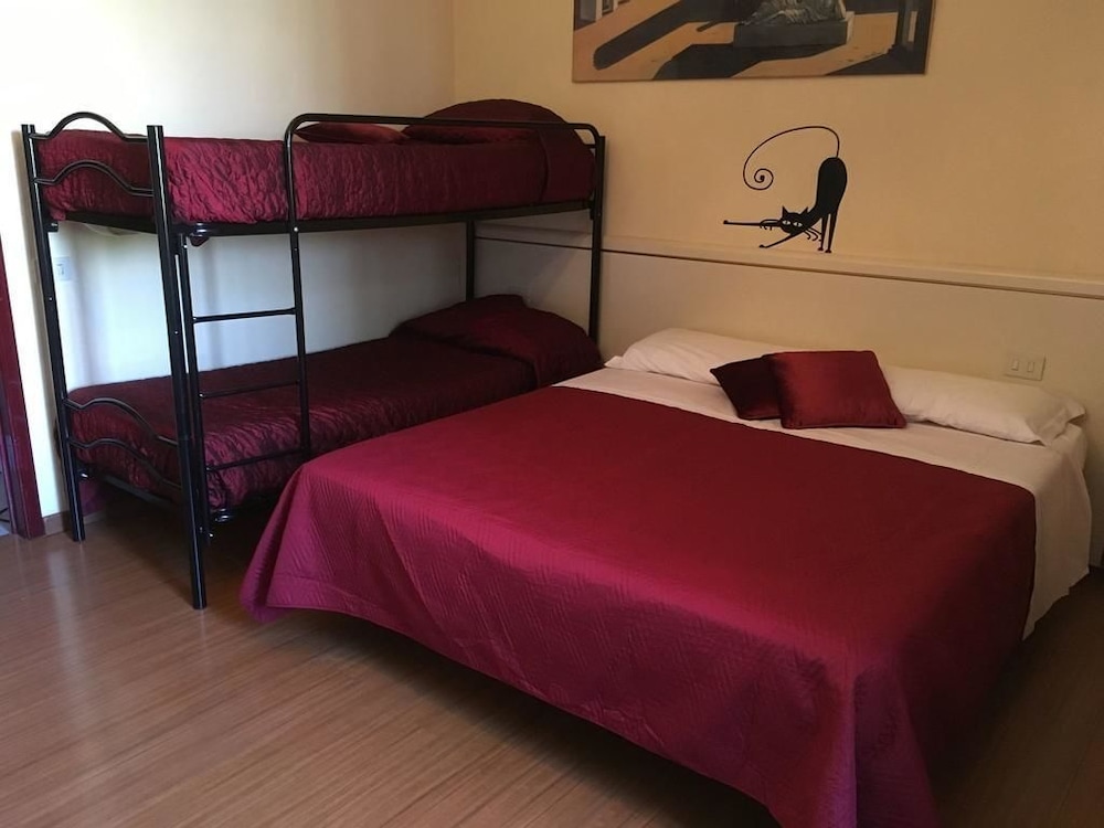 Classic Quadruple Room photo 1