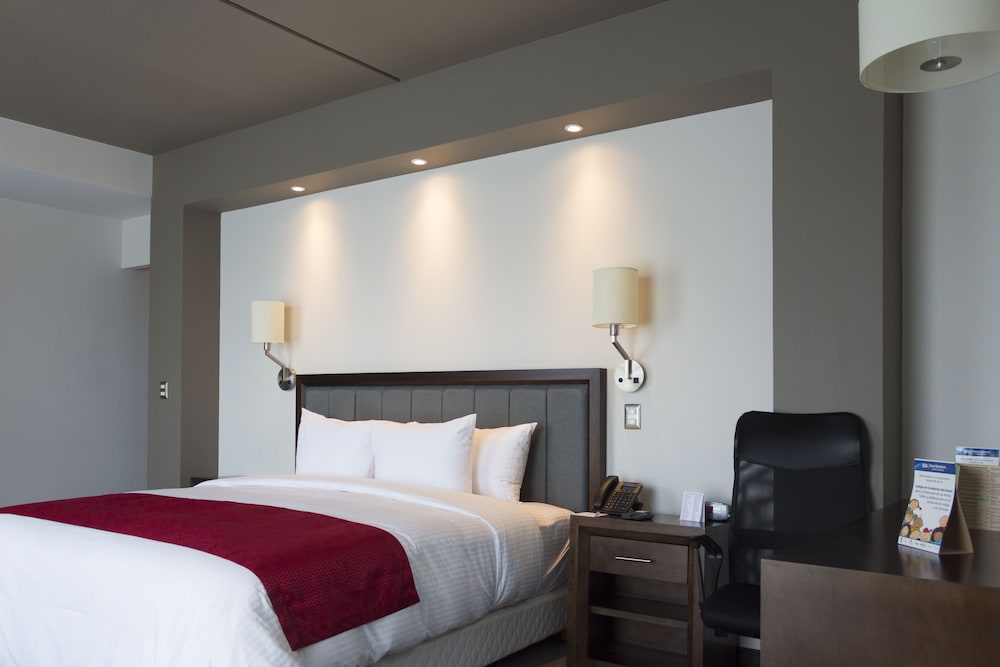 Suite, 1 King Bed, Non Smoking, Jetted Tub (2nd Floor)