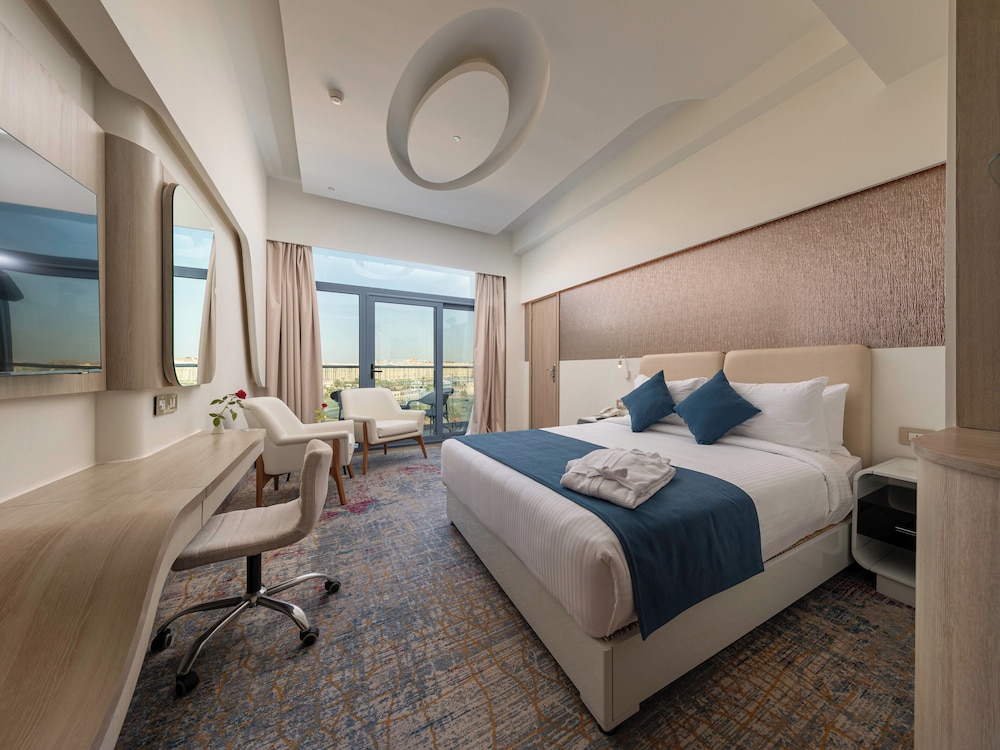 Suite, 1 Bedroom, Balcony photo 2