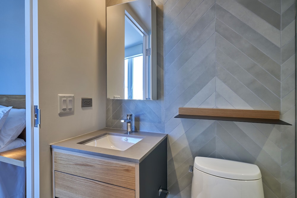 Premier Suite (Full Bed)