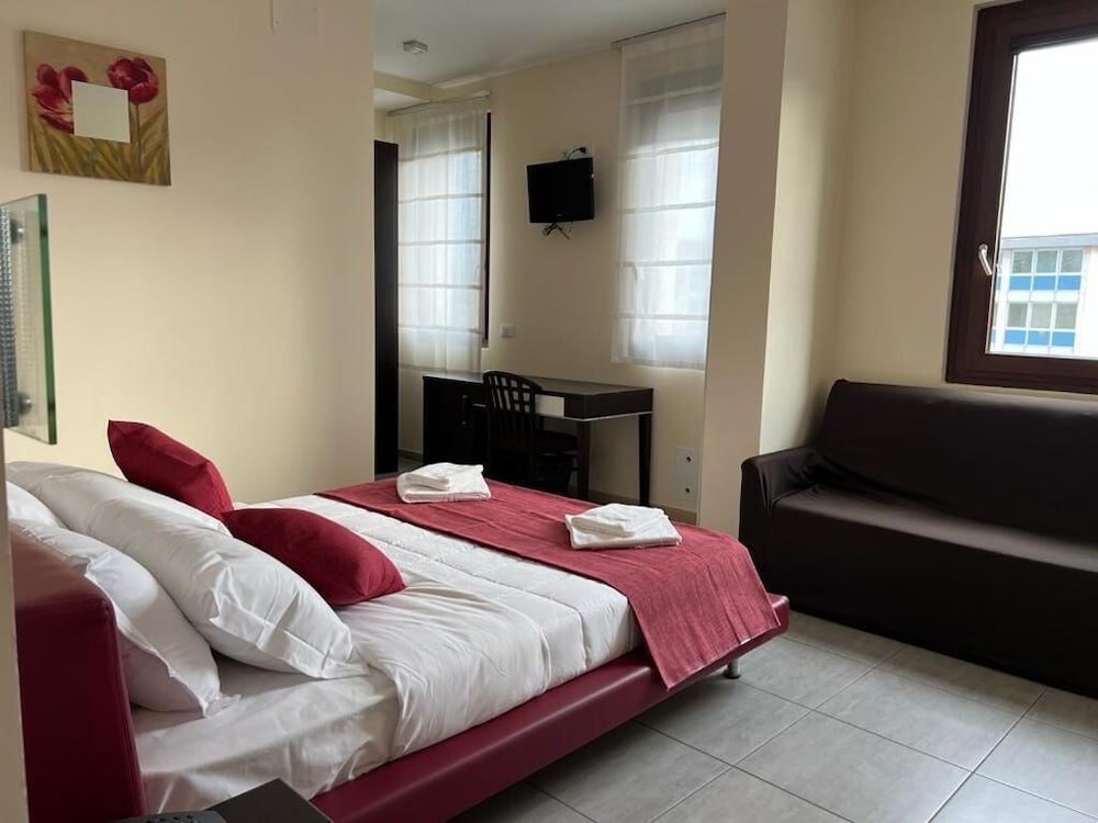 Deluxe Triple Room, City View photo 1