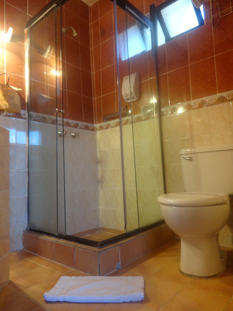 Deluxe Twin Room, 1 Bedroom, Private Bathroom photo 2
