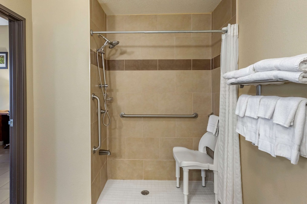 Suite, Multiple Beds, Accessible, Non Smoking photo 2
