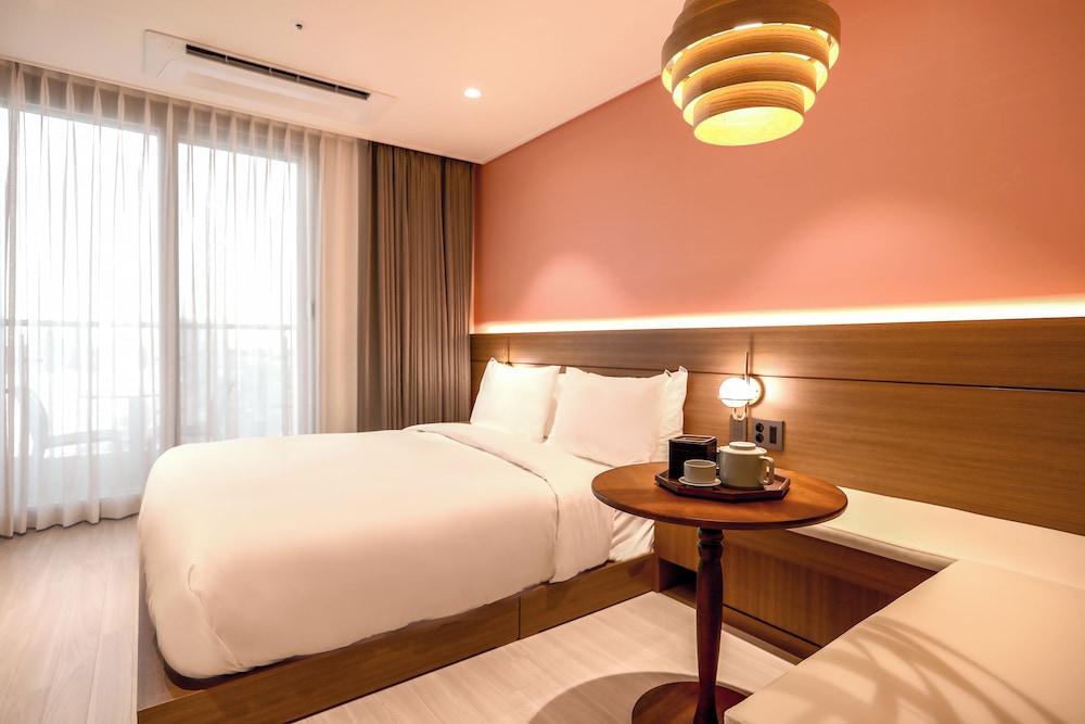 Grand Modern Double Room