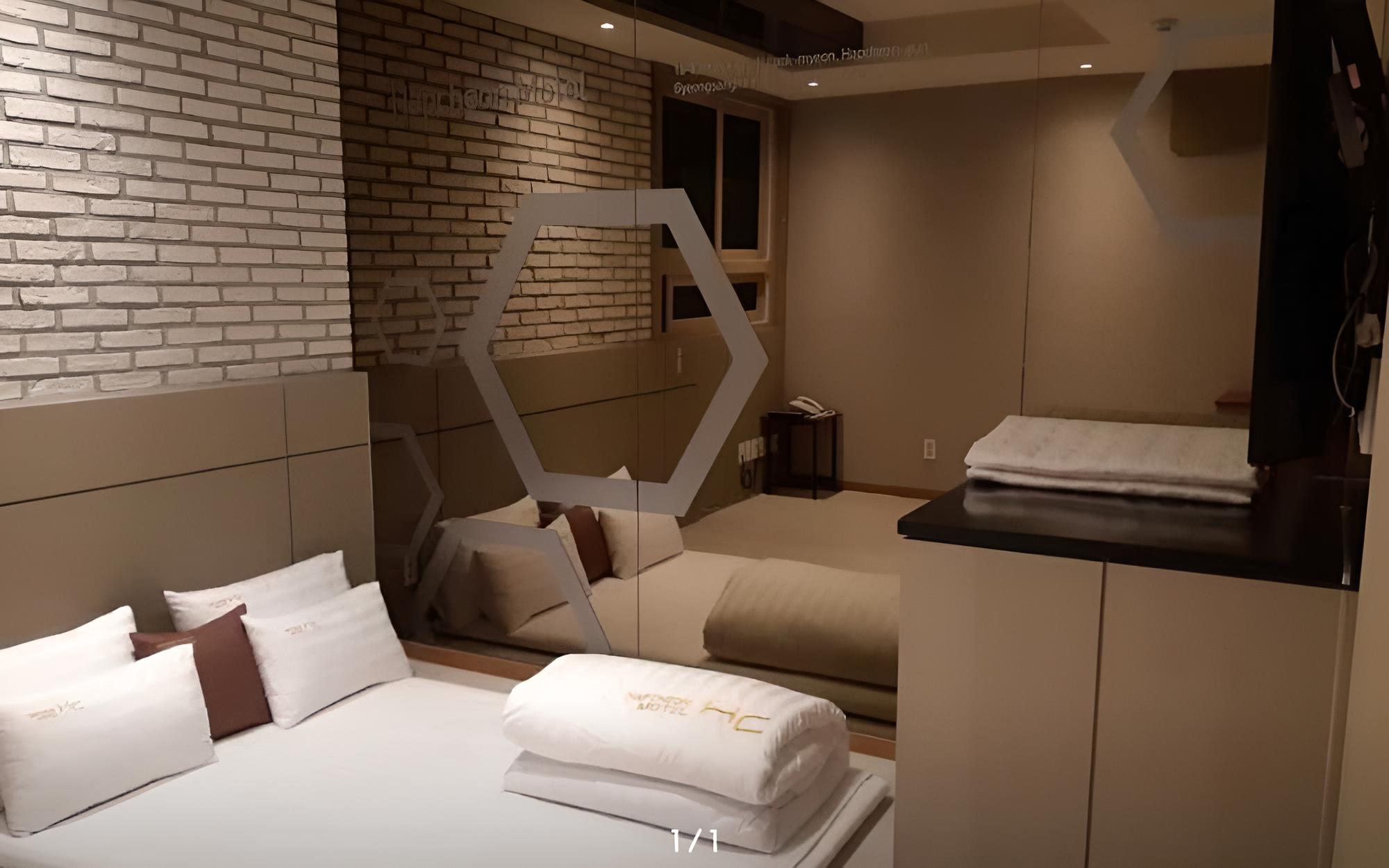 Room (Ondol (Netflix Bike Parking))