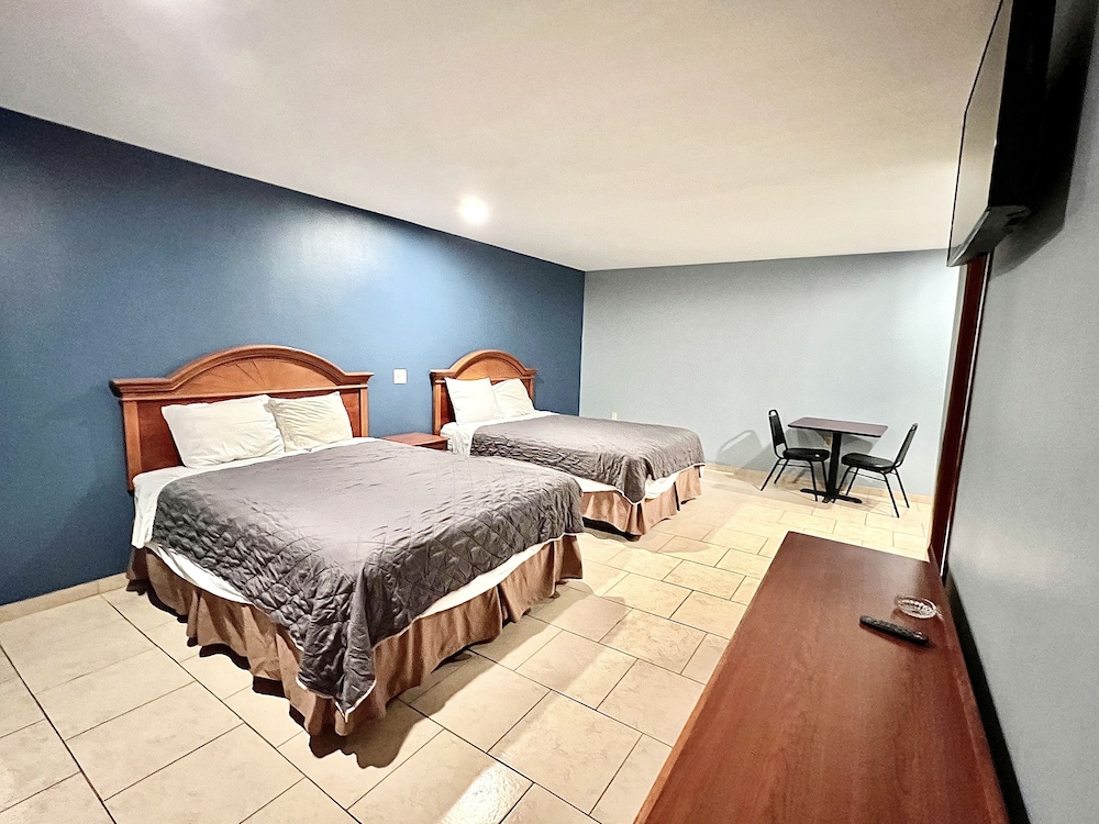 Standard Room, 2 Queen Beds, Non Smoking photo 1