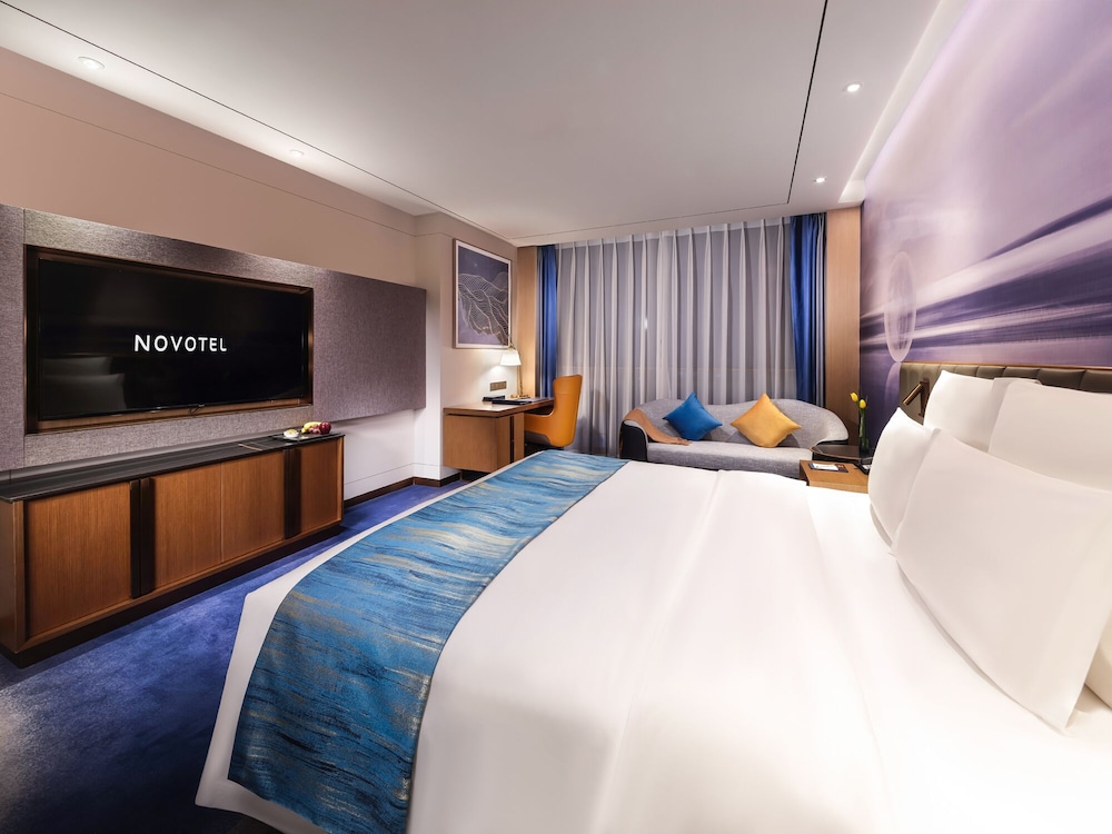 Executive Room, 1 King Bed, Club Lounge Access photo 3