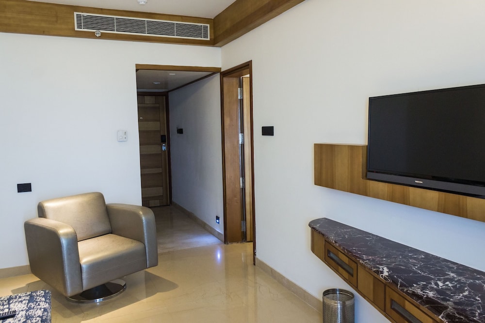 Luxury Suite photo 2