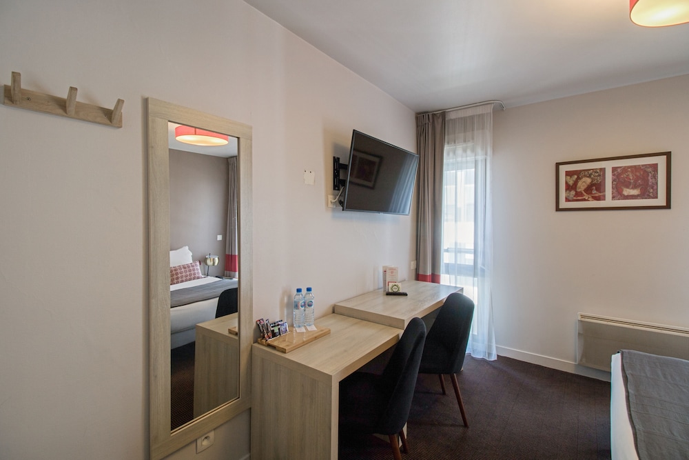 Studio, 1 Queen Bed, Kitchenette photo 3