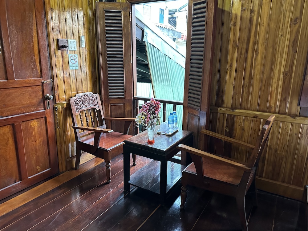 Deluxe Double Room - Photo 11
