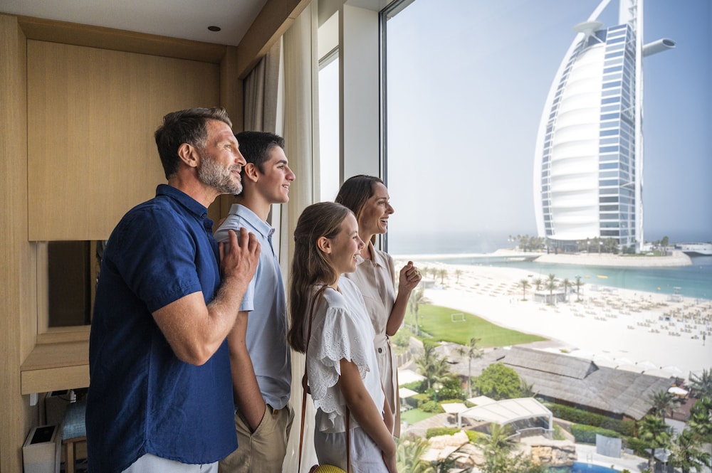 Club Room, Balcony (Ocean)