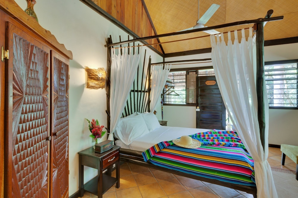 Standard Room, 1 Queen Bed, Garden View photo 2