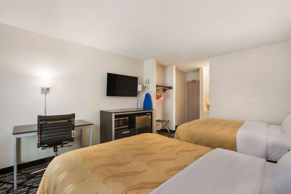 Room, 2 Double Beds, Non Smoking - Photo 3