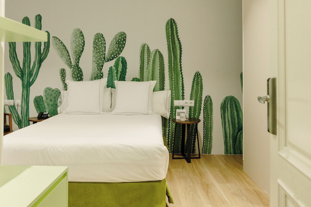 Standard Double or Twin Room - Photo 12