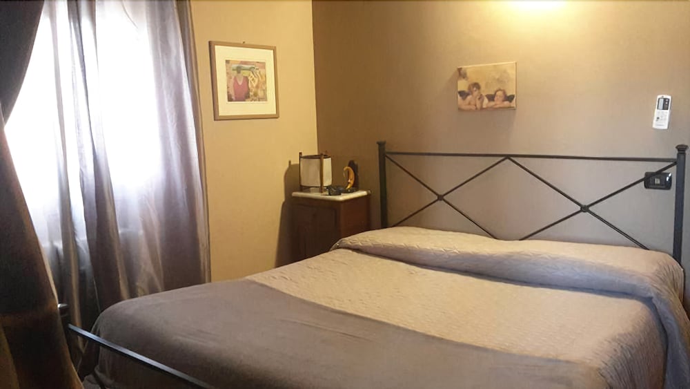 Classic Double Room, Hill View photo 3