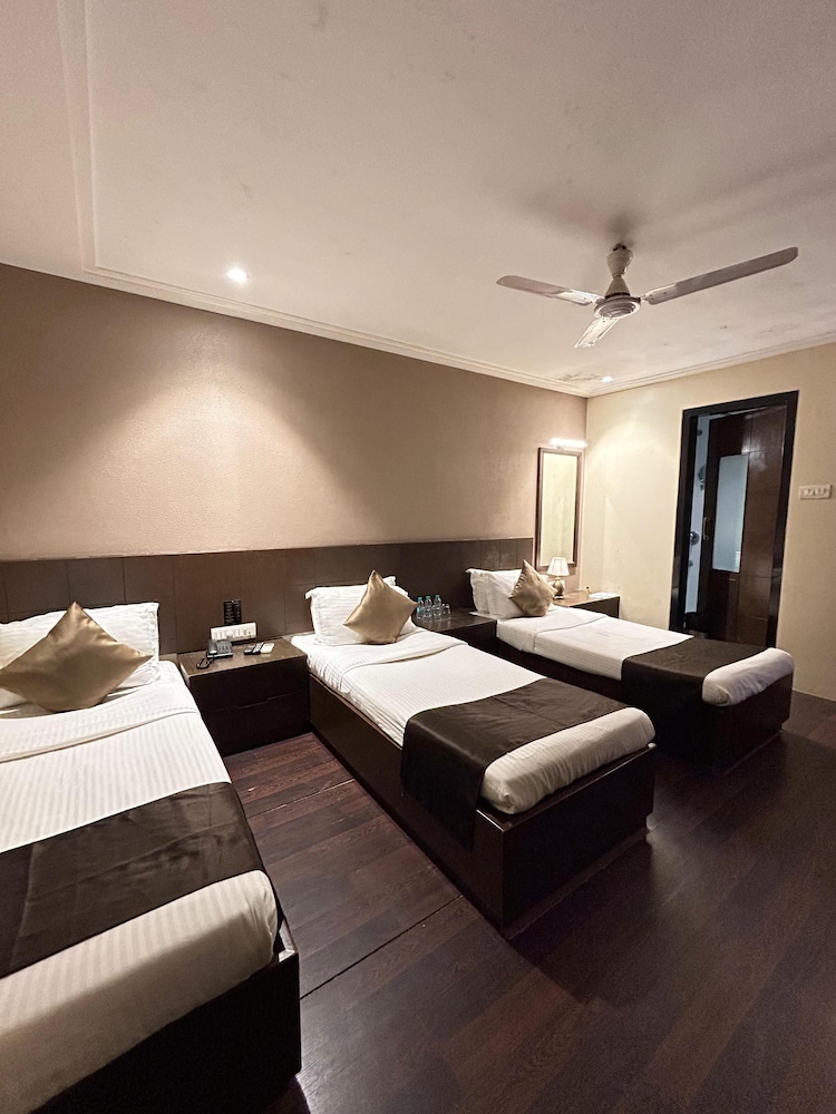 Deluxe Triple Room photo 2