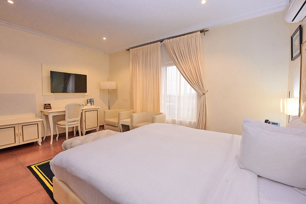 Business Suite photo 2