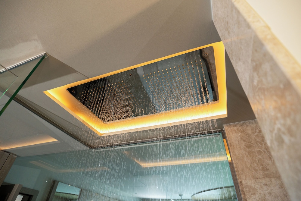 Room (run Of The House - Xcelerate)