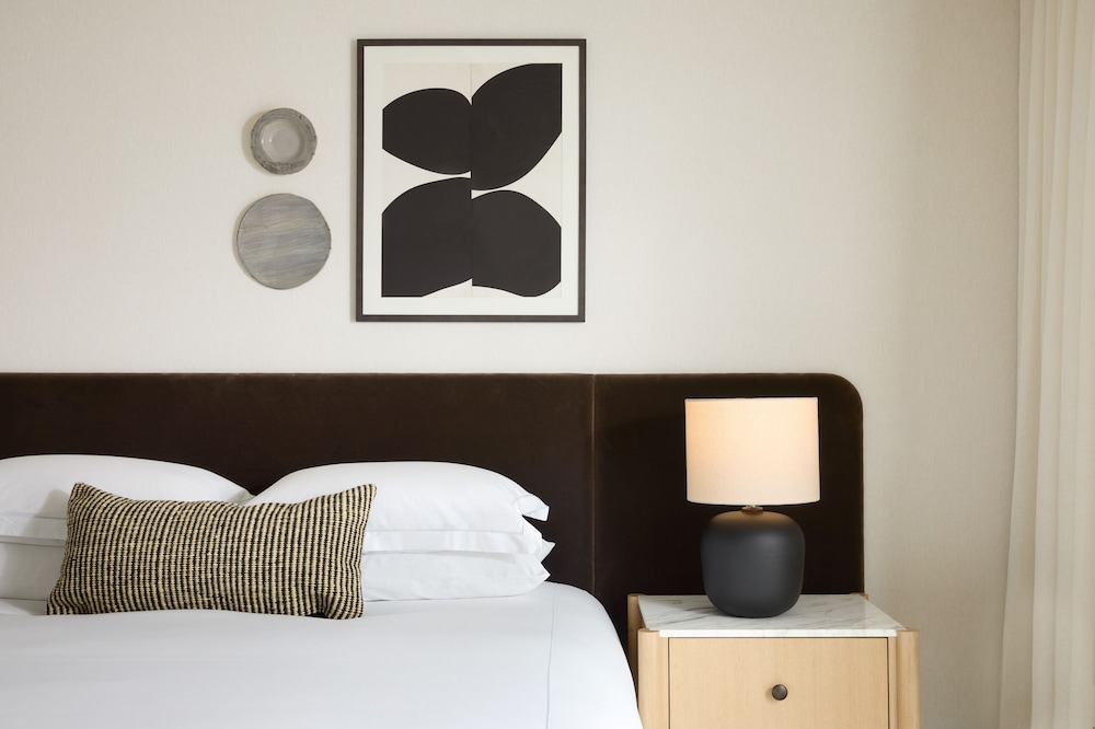 Room, 2 Queen Beds, Roll-in Shower, Balcony (Juliet Balcony)