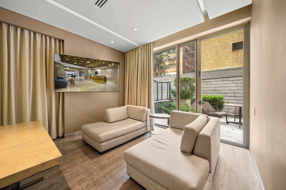 Signature Room - Photo 2