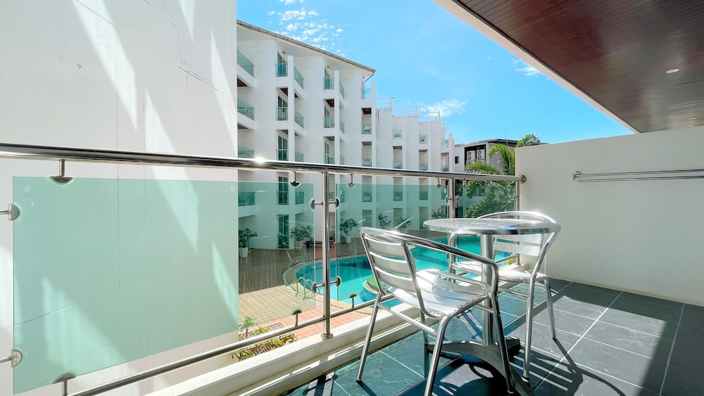 Superior Room, 2 Twin Beds, Pool View - Photo 6