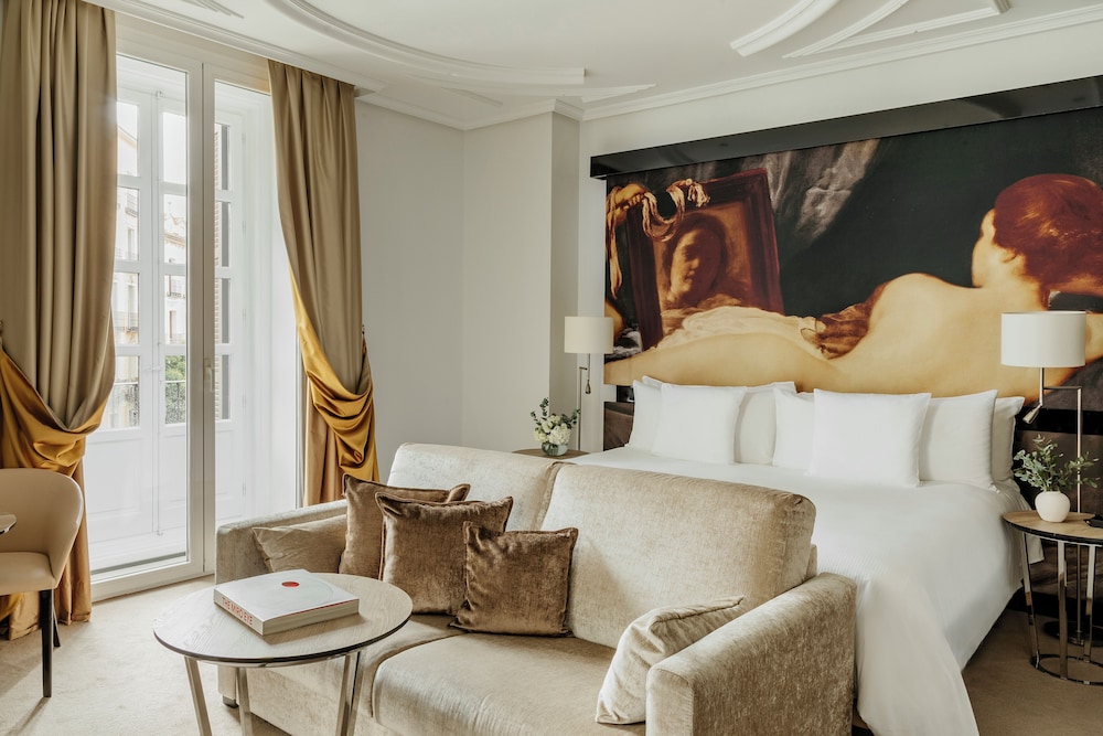 Supreme Room Red Level (2 adults+ 2 children)
