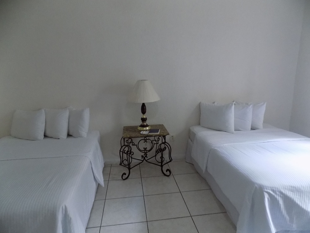 Standard Double Room, 2 Double Beds - Photo 3