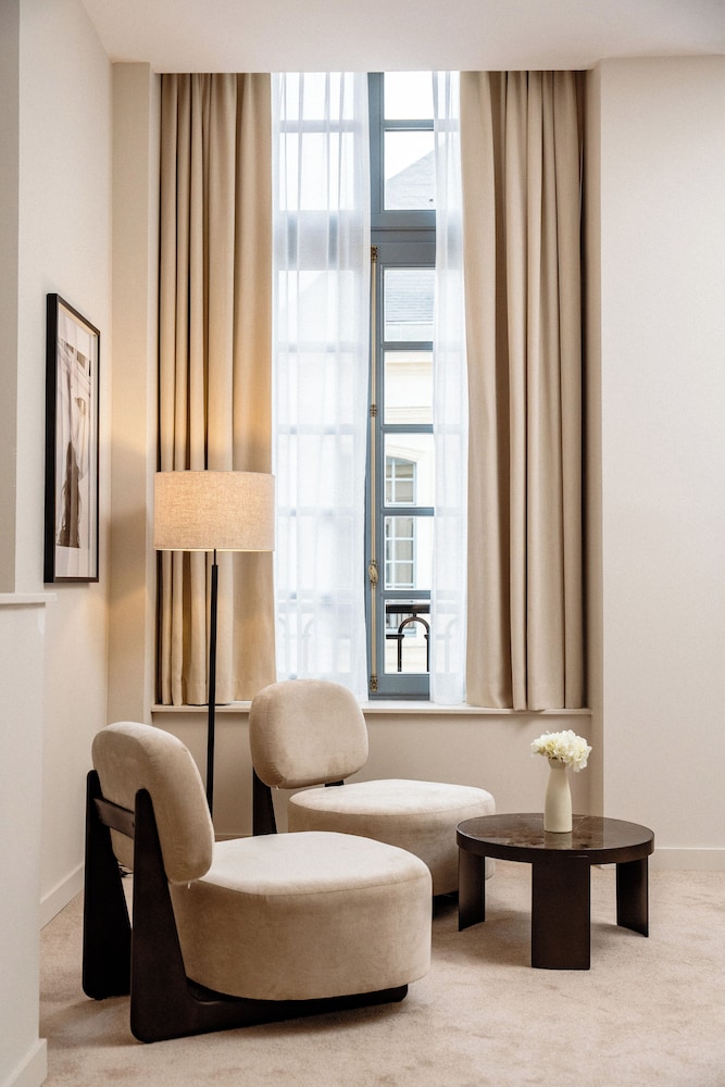 Royal Suite, Courtyard View