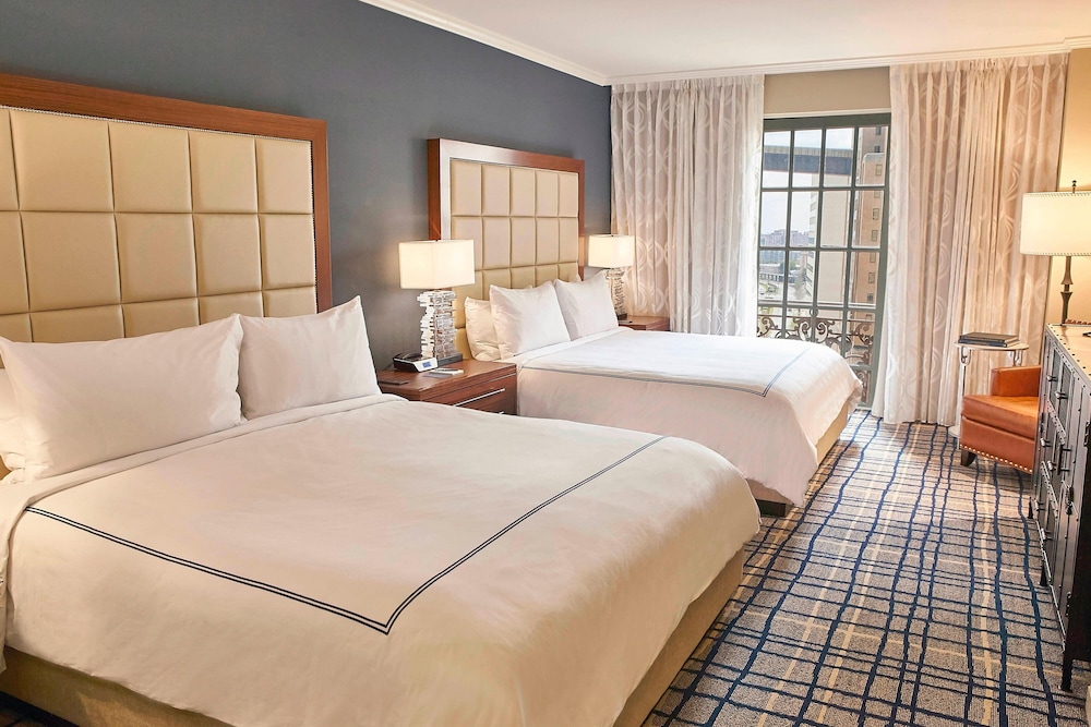 Deluxe Room, Multiple Beds - Photo 4
