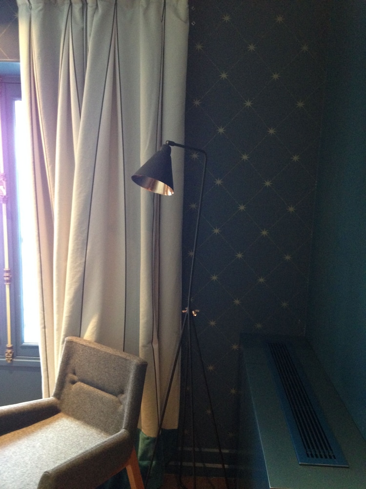 Executive Room thumbnail 6