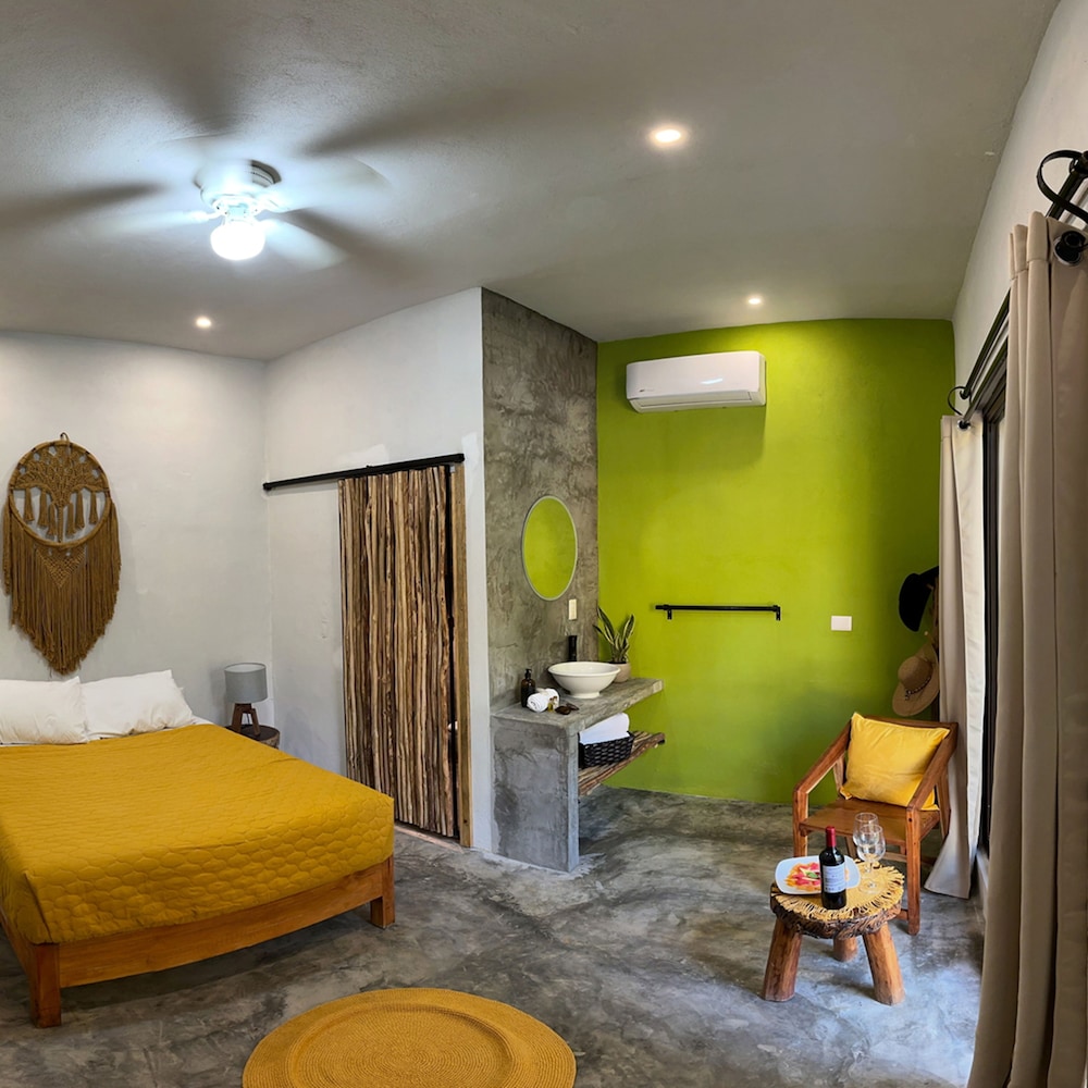 Basic Single Room, 1 Queen Bed