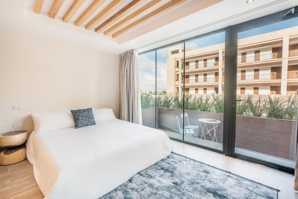 Junior Suite, Balcony, Pool View