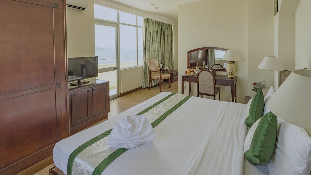 Executive Deluxe Room , Sea View - Photo 4