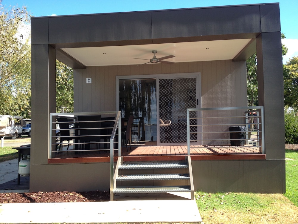 2 Bedroom Waterfront Apartment - 4 Berth photo 1