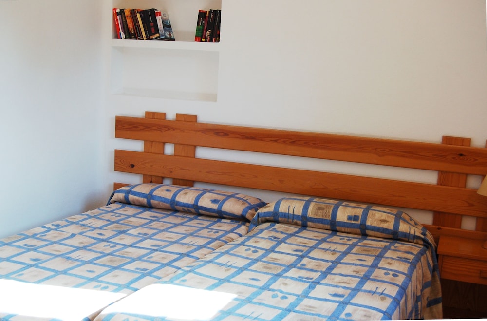 Studio, 2 Twin Beds photo 3