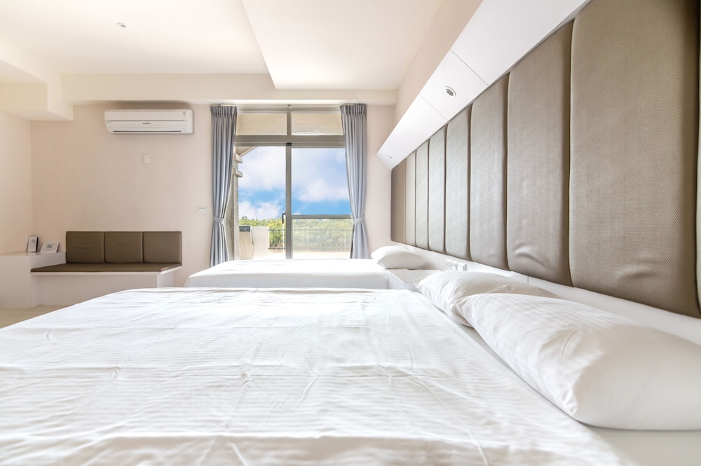 Superior Triple Room, Balcony photo 3