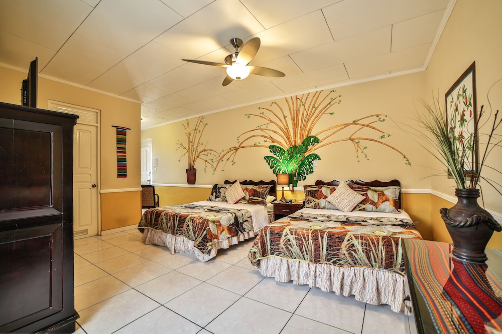 Superior Room, 2 Queen Beds - Photo 6