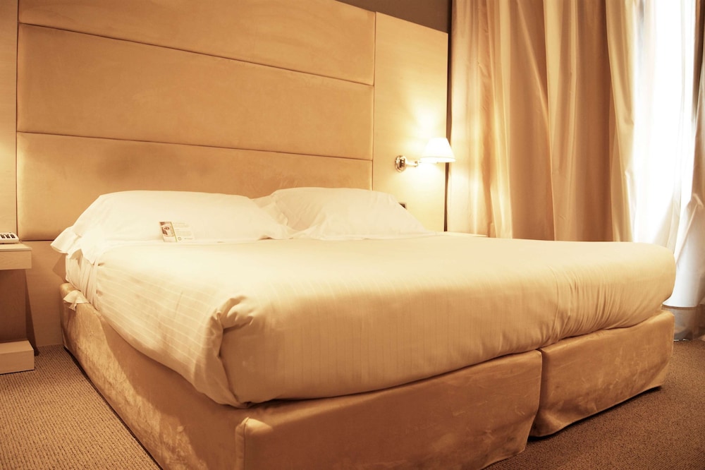 Standard Room, Multiple Beds, Non Smoking photo 1